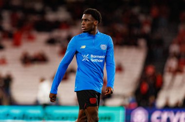 Ernest Poku SL Benfica ve Bayer 04 Leverkusen (Maciej Rogowski / Ball Raw Images) arasında Şampiyonlar Ligi faz oyunu sırasında görüldü)