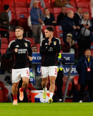 Samuel Dahl ve Georgiy Sudakov SL Benfica ve Bayer 04 Leverkusen (Maciej Rogowski / Ball Raw Images) arasında Şampiyonlar Ligi faz maçında görüldü.)