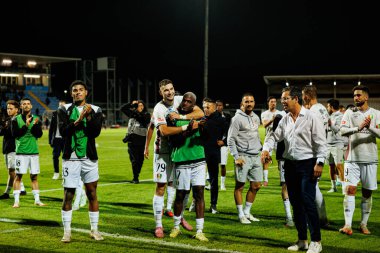 Atanas Chernev ve Jefferson Encada, Liga Portekiz maçı sırasında Estadio Belediyesi Rio Maior 'da Casa Pia ve CF Estrela Amadora takımları arasında görüldü (Maciej Rogowski / Ball Raw Images)