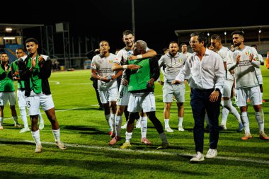 Atanas Chernev ve Jefferson Encada, Liga Portekiz maçı sırasında Estadio Belediyesi Rio Maior 'da Casa Pia ve CF Estrela Amadora takımları arasında görüldü (Maciej Rogowski / Ball Raw Images)