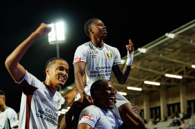 Jovane Cabral, Jefferson Encada ve Sidny Lopes Cabral, Estadio Municipal Rio Maior 'da (Maciej Rogowski / Ball Raw Images) oynayan Casa Pia ve CF Estrela Amadora takımları arasında oynanan Liga Portekiz maçında gol attıktan sonra kutlama yaparken görüldü.)