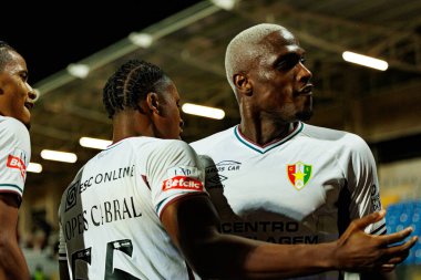 Sidny Lopes Cabral ve Jefferson Encada, Estadio Belediyesi Rio Maior 'daki Casa Pia ve CF Estrela Amadora takımları arasında oynanan Liga Portekiz maçında gol attıktan sonra kutlama yaparken görüldü.)