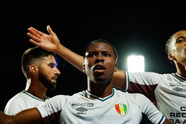 Rodrigo Pinho, Sidny Lopes Cabral ve Oumar Ngom, Estadio Belediyesi Rio Maior 'daki (Maciej Rogowski / Ball Raw Images) Casa Pia ve CF Estrela Amadora takımları arasında oynanan Liga Portekiz maçında gol attıktan sonra kutlama yaparken görüldü.)