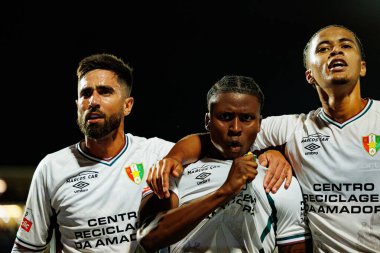 Rodrigo Pinho, Sidny Lopes Cabral ve Oumar Ngom, Estadio Belediyesi Rio Maior 'daki (Maciej Rogowski / Ball Raw Images) Casa Pia ve CF Estrela Amadora takımları arasında oynanan Liga Portekiz maçında gol attıktan sonra kutlama yaparken görüldü.)