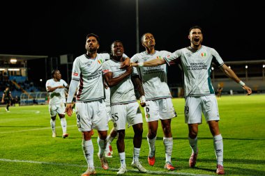 Rodrigo Pinho, Sidny Lopes Cabral, Oumar Ngom ve Atanas Chernev, Estadio Belediyesi Rio Maior 'da oynayan Casa Pia ve CF Estrela Amadora takımları arasındaki Liga Portekiz maçında gol attıktan sonra kutlama yaparken görüldü (Maciej Rogowski / Ball Raw Images))