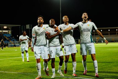 Rodrigo Pinho, Sidny Lopes Cabral, Oumar Ngom ve Atanas Chernev, Estadio Belediyesi Rio Maior 'da oynayan Casa Pia ve CF Estrela Amadora takımları arasındaki Liga Portekiz maçında gol attıktan sonra kutlama yaparken görüldü (Maciej Rogowski / Ball Raw Images))