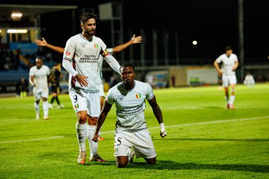 Rodrigo Pinho ve Sidny Lopes Cabral, Estadio Belediyesi Rio Maior 'daki Casa Pia ve CF Estrela Amadora takımları arasındaki Liga Portekiz maçında gol attıktan sonra kutlama yaparken görüldü. (Maciej Rogowski / Ball Raw Images))