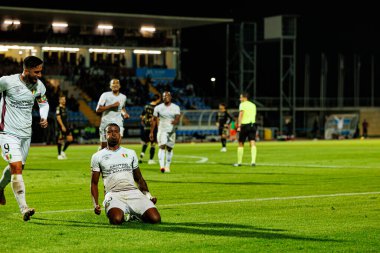 Sidny Lopes Cabral, Estadio Belediyesi Rio Maior 'daki Casa Pia ve CF Estrela Amadora takımları arasında oynanan Liga Portekiz maçında gol attıktan sonra kutlama yaparken görüldü (Maciej Rogowski / Ball Raw Images))