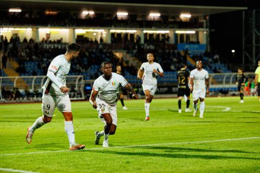 Sidny Lopes Cabral, Estadio Belediyesi Rio Maior 'daki Casa Pia ve CF Estrela Amadora takımları arasında oynanan Liga Portekiz maçında gol attıktan sonra kutlama yaparken görüldü (Maciej Rogowski / Ball Raw Images))