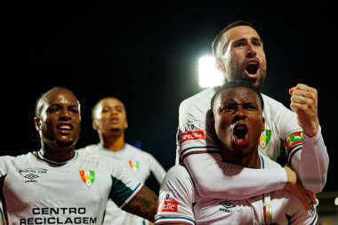 Jovane Cabral, Joao Kikas ve Sidny Lopes Cabral, Estadio Belediyesi Rio Maior 'daki (Maciej Rogowski / Ball Raw Images) Casa Pia ve CF Estrela Amadora takımları arasında oynanan Liga Portekiz maçında gol attıktan sonra kutlama yaparken görüldü.)