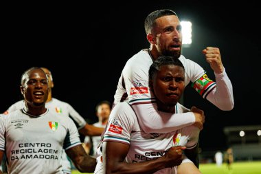 Joao Kikas ve Sidny Lopes Cabral, Estadio Belediyesi Rio Maior 'daki (Maciej Rogowski / Ball Raw Images) Casa Pia ve CF Estrela Amadora takımları arasındaki Liga Portekiz maçında gol attıktan sonra kutlama yaparken görüldü.)