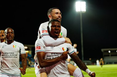 Joao Kikas ve Sidny Lopes Cabral, Estadio Belediyesi Rio Maior 'daki (Maciej Rogowski / Ball Raw Images) Casa Pia ve CF Estrela Amadora takımları arasındaki Liga Portekiz maçında gol attıktan sonra kutlama yaparken görüldü.)