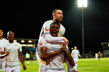 Joao Kikas ve Sidny Lopes Cabral, Estadio Belediyesi Rio Maior 'daki (Maciej Rogowski / Ball Raw Images) Casa Pia ve CF Estrela Amadora takımları arasındaki Liga Portekiz maçında gol attıktan sonra kutlama yaparken görüldü.)