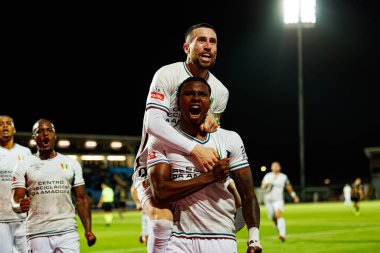 Joao Kikas ve Sidny Lopes Cabral, Estadio Belediyesi Rio Maior 'daki (Maciej Rogowski / Ball Raw Images) Casa Pia ve CF Estrela Amadora takımları arasındaki Liga Portekiz maçında gol attıktan sonra kutlama yaparken görüldü.)