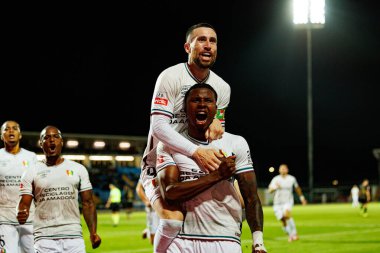 Joao Kikas ve Sidny Lopes Cabral, Estadio Belediyesi Rio Maior 'daki (Maciej Rogowski / Ball Raw Images) Casa Pia ve CF Estrela Amadora takımları arasındaki Liga Portekiz maçında gol attıktan sonra kutlama yaparken görüldü.)