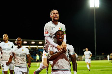Joao Kikas ve Sidny Lopes Cabral, Estadio Belediyesi Rio Maior 'daki (Maciej Rogowski / Ball Raw Images) Casa Pia ve CF Estrela Amadora takımları arasındaki Liga Portekiz maçında gol attıktan sonra kutlama yaparken görüldü.)