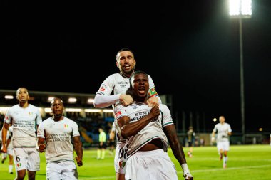 Joao Kikas ve Sidny Lopes Cabral, Estadio Belediyesi Rio Maior 'daki (Maciej Rogowski / Ball Raw Images) Casa Pia ve CF Estrela Amadora takımları arasındaki Liga Portekiz maçında gol attıktan sonra kutlama yaparken görüldü.)