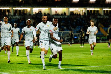 Joao Kikas ve Sidny Lopes Cabral, Estadio Belediyesi Rio Maior 'daki (Maciej Rogowski / Ball Raw Images) Casa Pia ve CF Estrela Amadora takımları arasındaki Liga Portekiz maçında gol attıktan sonra kutlama yaparken görüldü.)