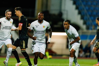 Joao Kikas ve Sidny Lopes Cabral, Estadio Belediyesi Rio Maior 'daki (Maciej Rogowski / Ball Raw Images) Casa Pia ve CF Estrela Amadora takımları arasındaki Liga Portekiz maçında gol attıktan sonra kutlama yaparken görüldü.)