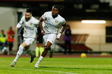 Sidny Lopes Cabral, Estadio Belediyesi Rio Maior 'daki Casa Pia ve CF Estrela Amadora takımları arasında oynanan Liga Portekiz maçında gol attıktan sonra kutlama yaparken görüldü (Maciej Rogowski / Ball Raw Images))