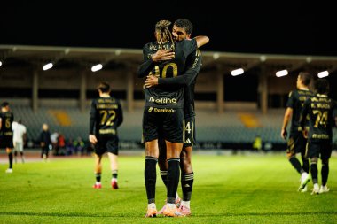 Cassiano ve Iyad Mohamed, Estadio Belediyesi Rio Maior 'daki (Maciej Rogowski / Ball Raw Images) Casa Pia ve CF Estrela Amadora takımları arasında oynanan Liga Portekiz maçında gol attıktan sonra kutlama yaparken görüldü.)