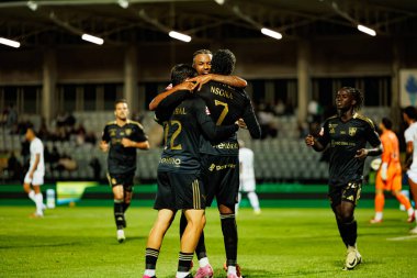 Gaizka Larrazabal, Cassiano ve Kelian Nsona, Estadio Belediyesi Rio Maior 'da oynayan Casa Pia ve CF Estrela Amadora (Maciej Rogowski / Ball Raw Images) takımları arasında oynanan Liga Portekiz maçında gol attıktan sonra kutlama yaparken görüldü.)