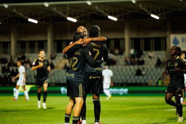 Gaizka Larrazabal, Cassiano ve Kelian Nsona, Estadio Belediyesi Rio Maior 'da oynayan Casa Pia ve CF Estrela Amadora (Maciej Rogowski / Ball Raw Images) takımları arasında oynanan Liga Portekiz maçında gol attıktan sonra kutlama yaparken görüldü.)