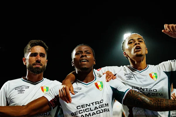 Rodrigo Pinho, Sidny Lopes Cabral ve Oumar Ngom, Estadio Belediyesi Rio Maior 'daki (Maciej Rogowski / Ball Raw Images) Casa Pia ve CF Estrela Amadora takımları arasında oynanan Liga Portekiz maçında gol attıktan sonra kutlama yaparken görüldü.)