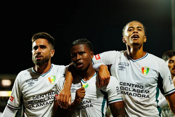 Rodrigo Pinho, Sidny Lopes Cabral ve Oumar Ngom, Estadio Belediyesi Rio Maior 'daki (Maciej Rogowski / Ball Raw Images) Casa Pia ve CF Estrela Amadora takımları arasında oynanan Liga Portekiz maçında gol attıktan sonra kutlama yaparken görüldü.)