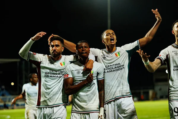 Rodrigo Pinho, Sidny Lopes Cabral ve Oumar Ngom, Estadio Belediyesi Rio Maior 'daki (Maciej Rogowski / Ball Raw Images) Casa Pia ve CF Estrela Amadora takımları arasında oynanan Liga Portekiz maçında gol attıktan sonra kutlama yaparken görüldü.)