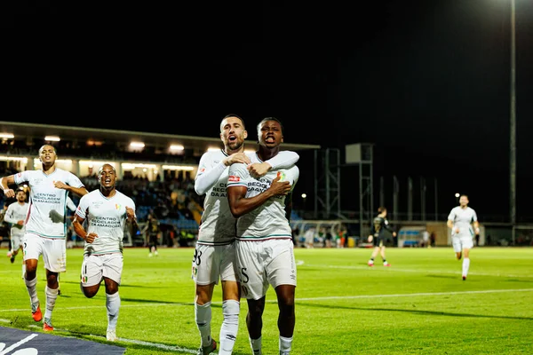 Joao Kikas ve Sidny Lopes Cabral, Estadio Belediyesi Rio Maior 'daki (Maciej Rogowski / Ball Raw Images) Casa Pia ve CF Estrela Amadora takımları arasındaki Liga Portekiz maçında gol attıktan sonra kutlama yaparken görüldü.)