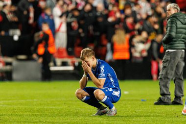 Antoni Kozubal, Rayo Vallecano ve Lech Poznan (Maciej Rogowski / Ball Raw Images) takımları arasında oynanan UEFA Konferans Ligi faz maçında görüldü)
