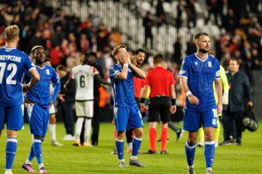Antoni Kozubal, Rayo Vallecano ve Lech Poznan (Maciej Rogowski / Ball Raw Images) takımları arasında oynanan UEFA Konferans Ligi faz maçında görüldü)