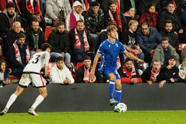Robert Gumny UEFA Konferans Ligi faz oyunu sırasında Rayo Vallecano ve Lech Poznan (Maciej Rogowski / Ball Raw Images) takımları arasında görüldü)