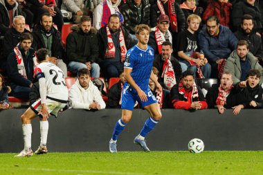 Robert Gumny UEFA Konferans Ligi faz oyunu sırasında Rayo Vallecano ve Lech Poznan (Maciej Rogowski / Ball Raw Images) takımları arasında görüldü)