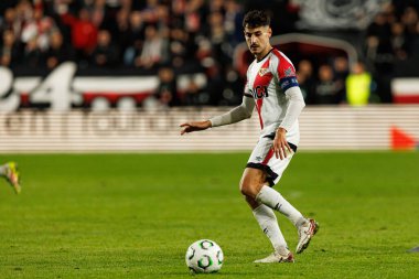 Oscar Valentin, Rayo Vallecano ve Lech Poznan (Maciej Rogowski / Ball Raw Images) takımları arasında oynanan UEFA Konferans Ligi faz oyunu sırasında görüldü)