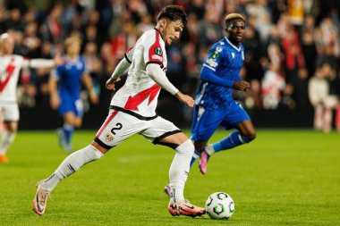 Andrei Ratiu UEFA Konferans Ligi faz oyunu sırasında Rayo Vallecano ve Lech Poznan (Maciej Rogowski / Ball Raw Images) takımları arasında görüldü)