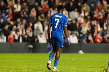 Yannick Agnero, UEFA Konferans Ligi faz oyunu sırasında Rayo Vallecano ve Lech Poznan (Maciej Rogowski / Ball Raw Images) takımları arasında görüldü.)