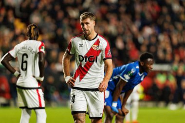 Florian Lejeune, Rayo Vallecano ve Lech Poznan (Maciej Rogowski / Ball Raw Images) takımları arasında oynanan UEFA Konferans Ligi faz oyunu sırasında görüldü)