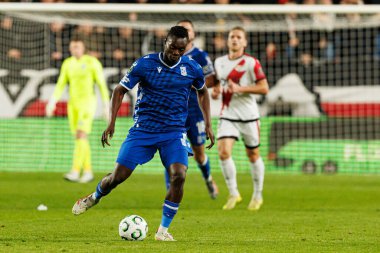 Timothy Ouma, Rayo Vallecano ve Lech Poznan (Maciej Rogowski / Ball Raw Images) takımları arasında oynanan UEFA Konferans Ligi faz oyunu sırasında görüldü.)