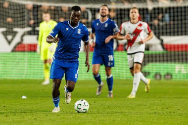 Timothy Ouma, Rayo Vallecano ve Lech Poznan (Maciej Rogowski / Ball Raw Images) takımları arasında oynanan UEFA Konferans Ligi faz oyunu sırasında görüldü.)