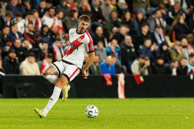 Florian Lejeune, Rayo Vallecano ve Lech Poznan (Maciej Rogowski / Ball Raw Images) takımları arasında oynanan UEFA Konferans Ligi faz oyunu sırasında görüldü)