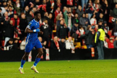 Yannick Agnero, UEFA Konferans Ligi faz oyunu sırasında Rayo Vallecano ve Lech Poznan (Maciej Rogowski / Ball Raw Images) takımları arasında görüldü.)