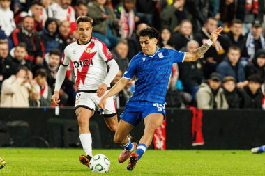Oscar Trejo ve Luis Palma, Rayo Vallecano ve Lech Poznan (Maciej Rogowski / Ball Raw Images) takımları arasında oynanan UEFA Konferans Ligi faz maçında görüldü.)