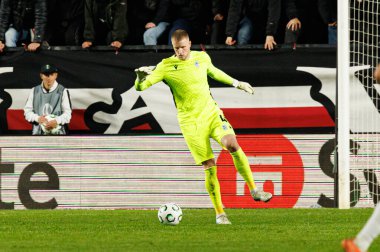 Bartosz Mrozek, Rayo Vallecano ve Lech Poznan (Maciej Rogowski / Ball Raw Images) takımları arasında oynanan UEFA Konferans Ligi faz maçında görüldü)