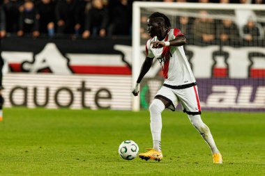 Pathe Ismael Ciss, Rayo Vallecano ve Lech Poznan (Maciej Rogowski / Ball Raw Images) takımları arasında oynanan UEFA Konferans Ligi faz maçında görüldü)