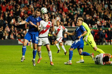 Antonio Miliç ve Sergio Camello, Rayo Vallecano ve Lech Poznan (Maciej Rogowski / Ball Raw Images) takımları arasında oynanan UEFA Konferans Ligi faz maçında görüldü.)