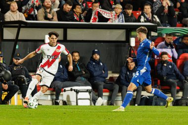 Fran Perez UEFA Konferans Ligi faz oyunu sırasında Rayo Vallecano ve Lech Poznan (Maciej Rogowski / Ball Raw Images) takımları arasında görüldü)