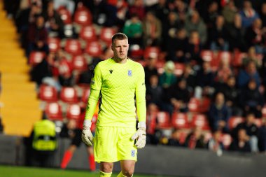 Bartosz Mrozek, Rayo Vallecano ve Lech Poznan (Maciej Rogowski / Ball Raw Images) takımları arasında oynanan UEFA Konferans Ligi faz maçında görüldü)