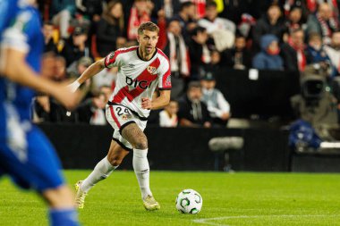 Florian Lejeune, Rayo Vallecano ve Lech Poznan (Maciej Rogowski / Ball Raw Images) takımları arasında oynanan UEFA Konferans Ligi faz oyunu sırasında görüldü)